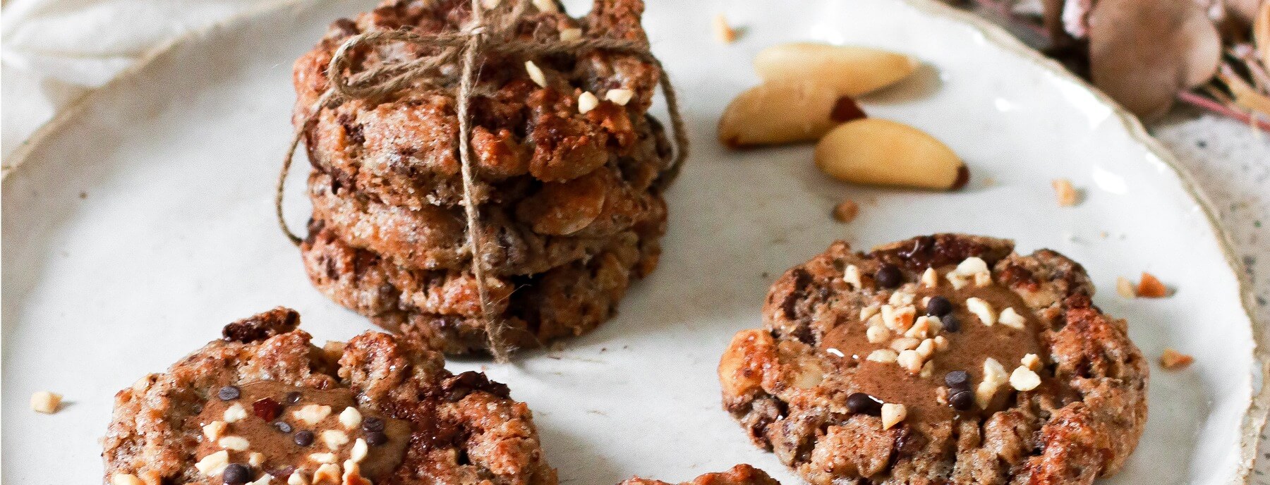 Mini-cookies met noten, chocolade en Meli-dadelstroop