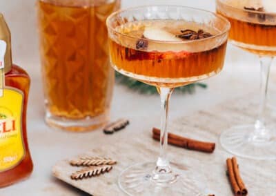 Winterse cocktail met kaneel en Meli-honing